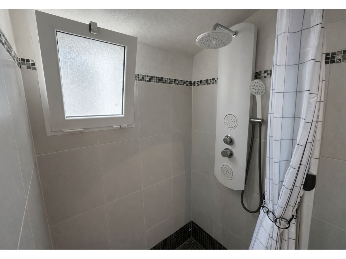 Se vende Villa - Chalet de 6 dormitorios en Costa Blanca, Alicante, España