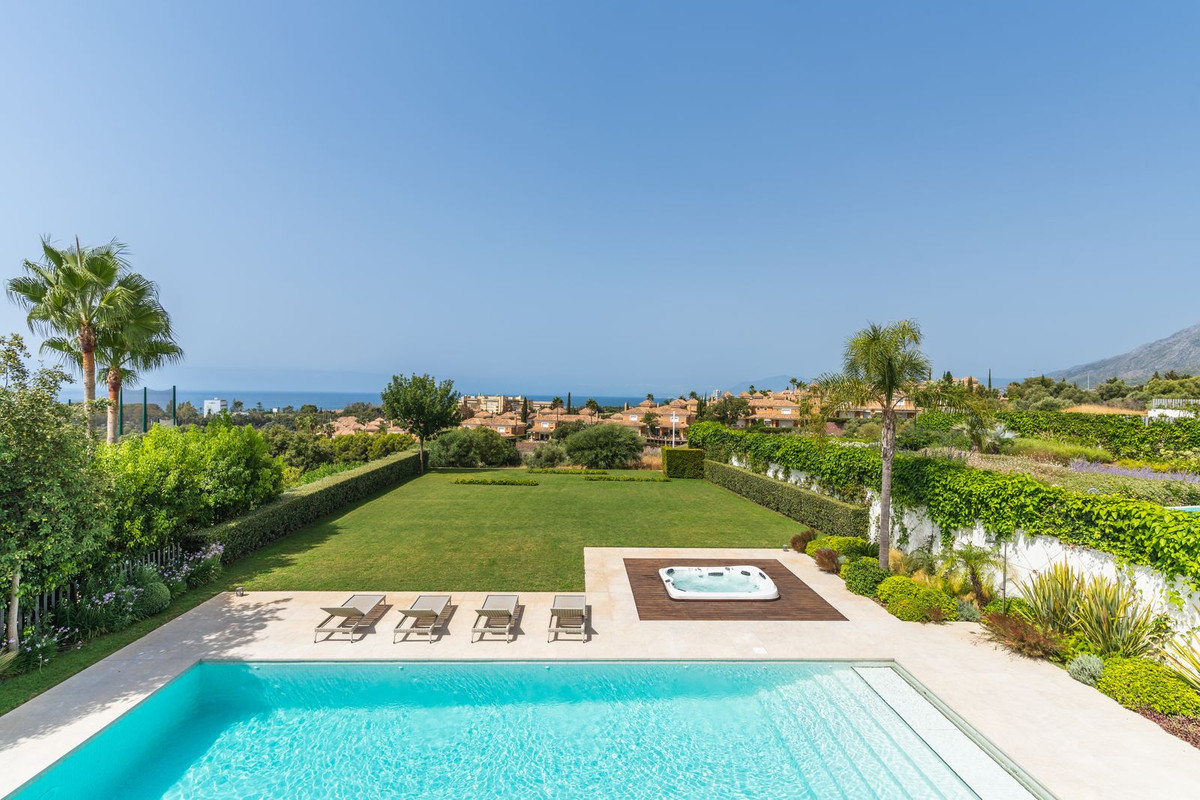 Se vende Villa - Chalet de 5 dormitorios en Costa Del Sol, Málaga, España