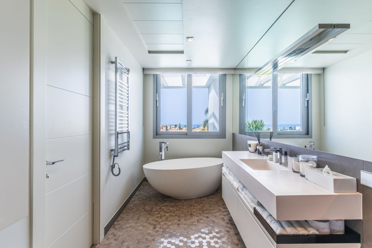 Se vende Villa - Chalet de 5 dormitorios en Costa Del Sol, Málaga, España
