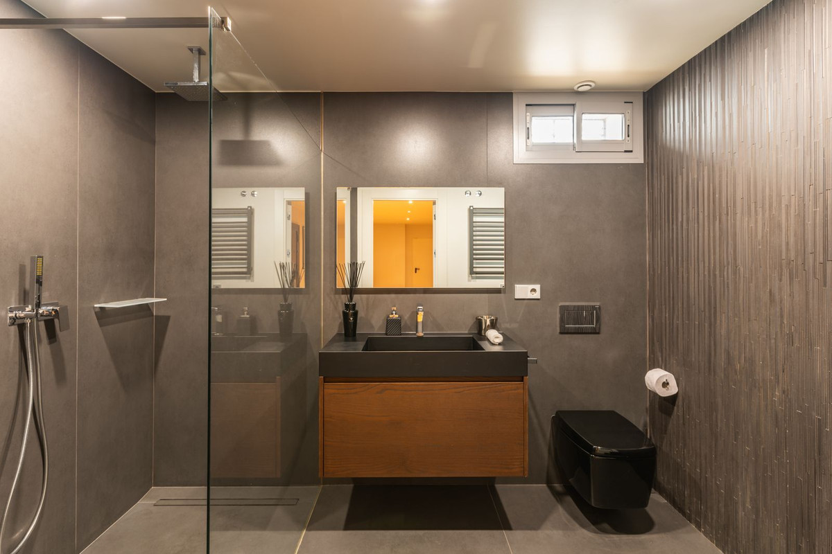 Se vende Villa - Chalet de 5 dormitorios en Costa Del Sol, Málaga, España