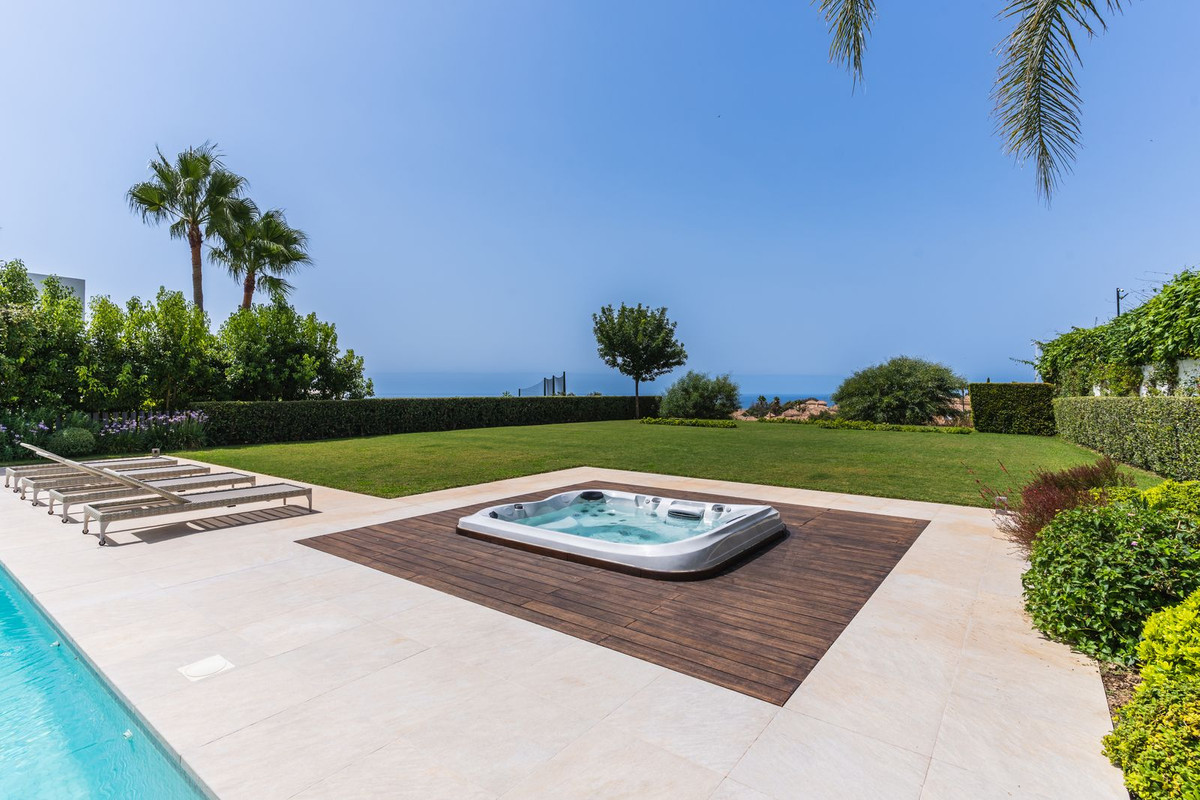 Se vende Villa - Chalet de 5 dormitorios en Costa Del Sol, Málaga, España