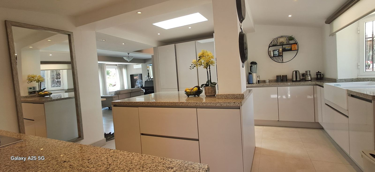 6 Bed Townhouse for sale in Marbella Costa Del Sol, Málaga, Spain