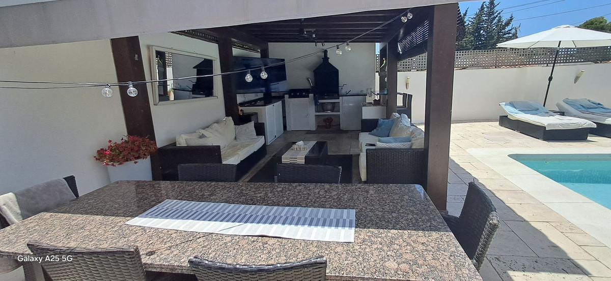 6 Bed Townhouse for sale in Marbella Costa Del Sol, Málaga, Spain