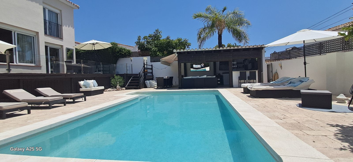 6 Bed Townhouse for sale in Marbella Costa Del Sol, Málaga, Spain