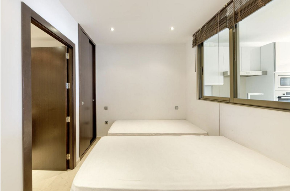 Se vende Apartamento Planta Media de 2 dormitorios en Costa Del Sol, Málaga, España