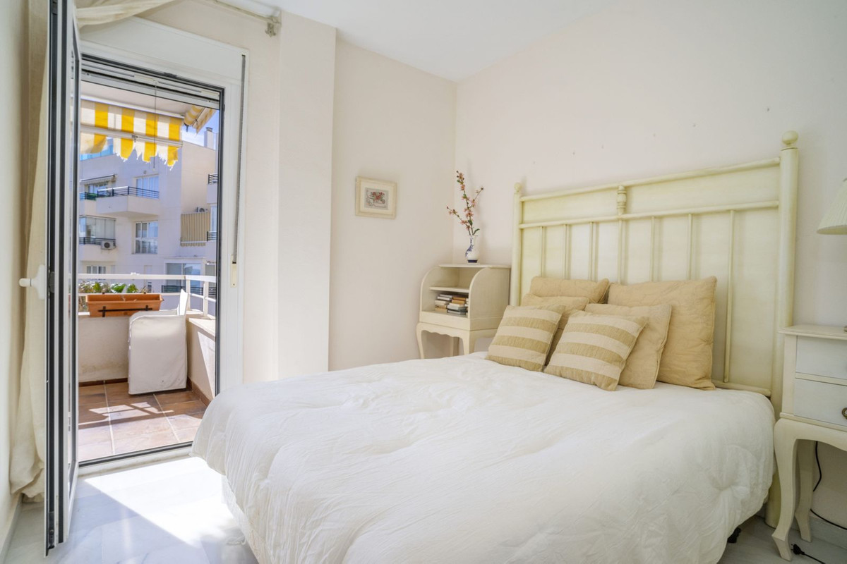 Se vende Apartamento Planta Media de 3 dormitorios en Costa Del Sol, Málaga, España