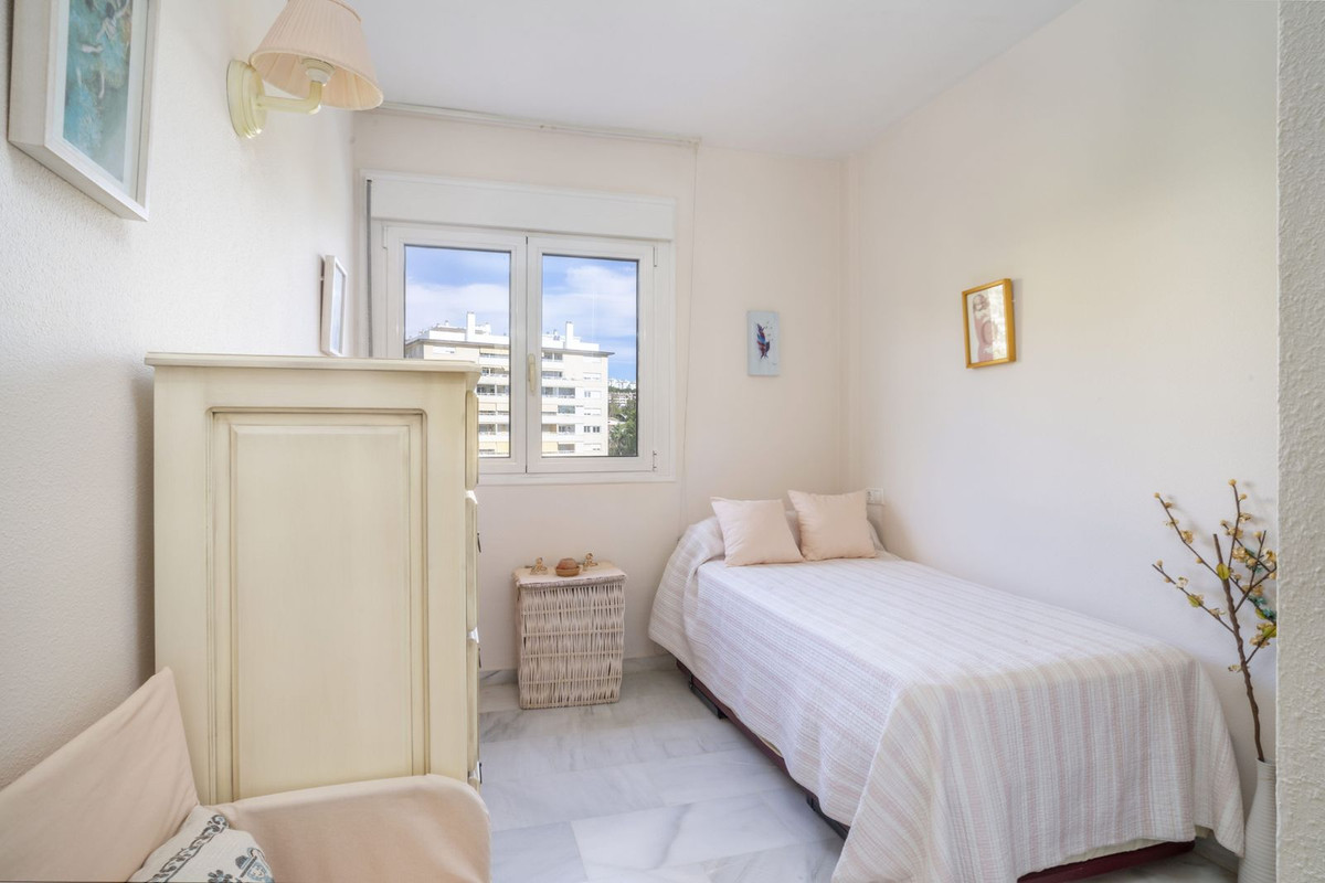 Se vende Apartamento Planta Media de 3 dormitorios en Costa Del Sol, Málaga, España