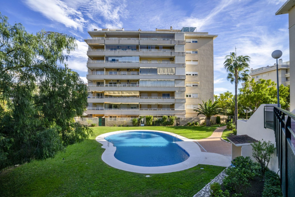 Se vende Apartamento Planta Media de 3 dormitorios en Costa Del Sol, Málaga, España