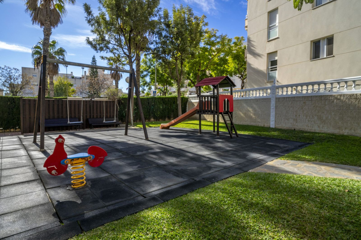 Se vende Apartamento Planta Media de 3 dormitorios en Costa Del Sol, Málaga, España