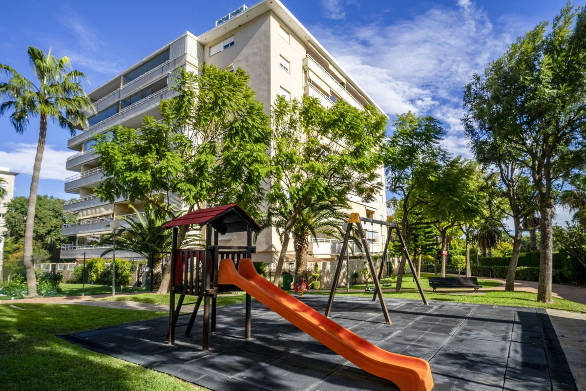 Se vende Apartamento Planta Media de 3 dormitorios en Costa Del Sol, Málaga, España