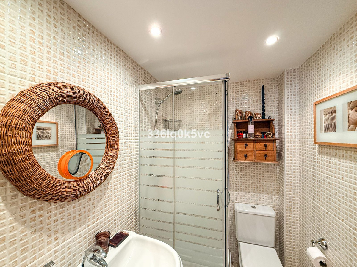 2 Bed Apartment for sale in Benahavís Costa Del Sol, Málaga, Spain