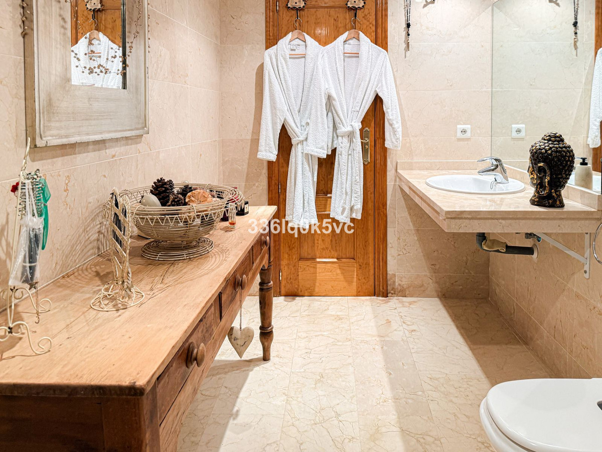 2 Bed Apartment for sale in Benahavís Costa Del Sol, Málaga, Spain