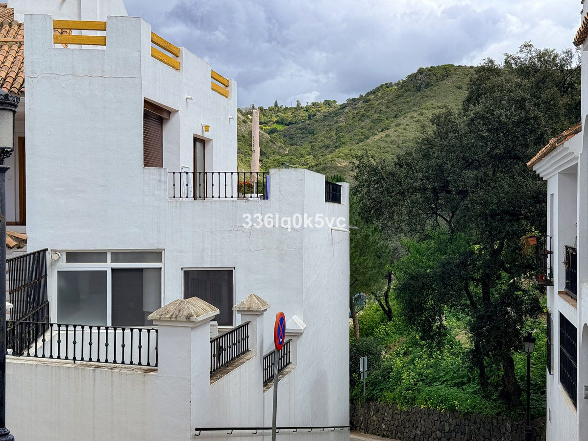 2 Bed Apartment for sale in Benahavís Costa Del Sol, Málaga, Spain