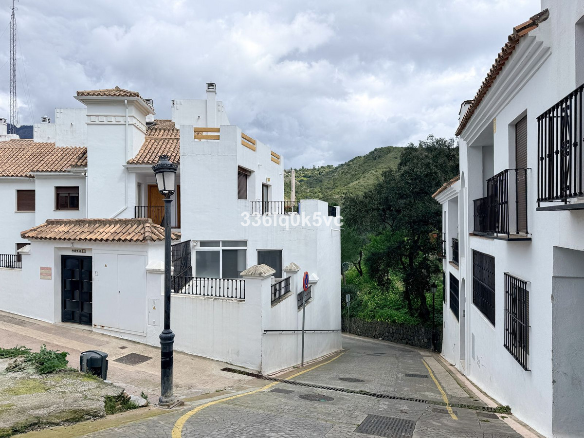 2 Bed Apartment for sale in Benahavís Costa Del Sol, Málaga, Spain