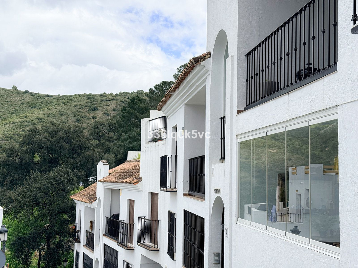 2 Bed Apartment for sale in Benahavís Costa Del Sol, Málaga, Spain