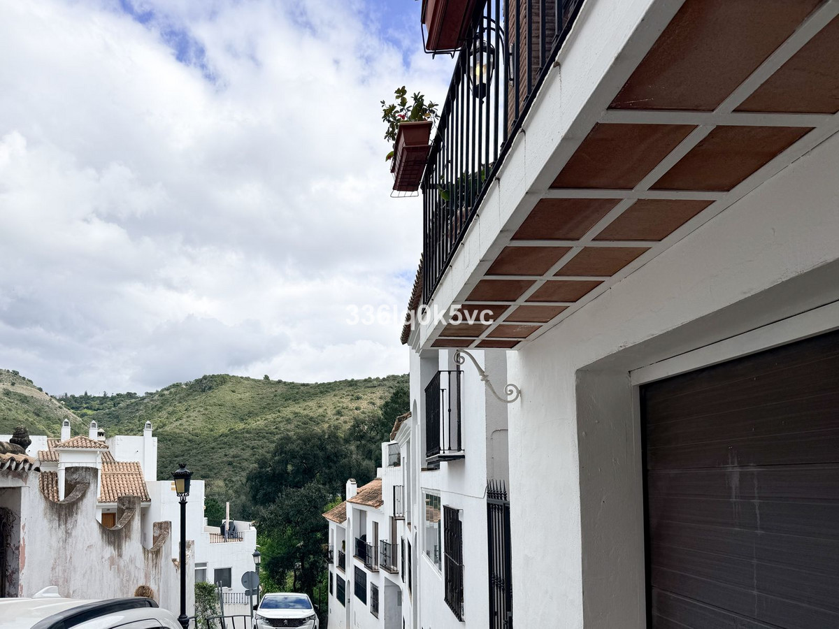 2 Bed Apartment for sale in Benahavís Costa Del Sol, Málaga, Spain