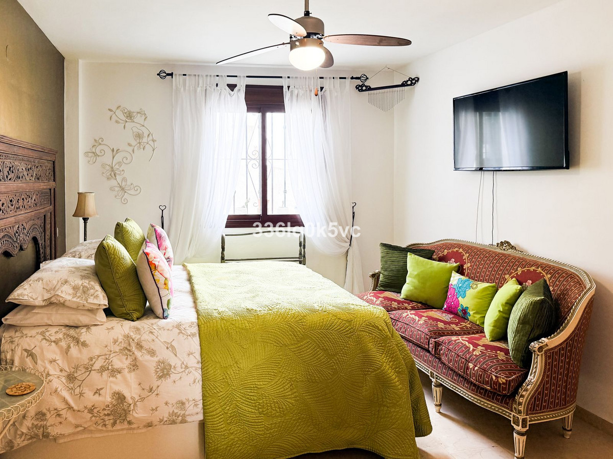 2 Bed Apartment for sale in Benahavís Costa Del Sol, Málaga, Spain
