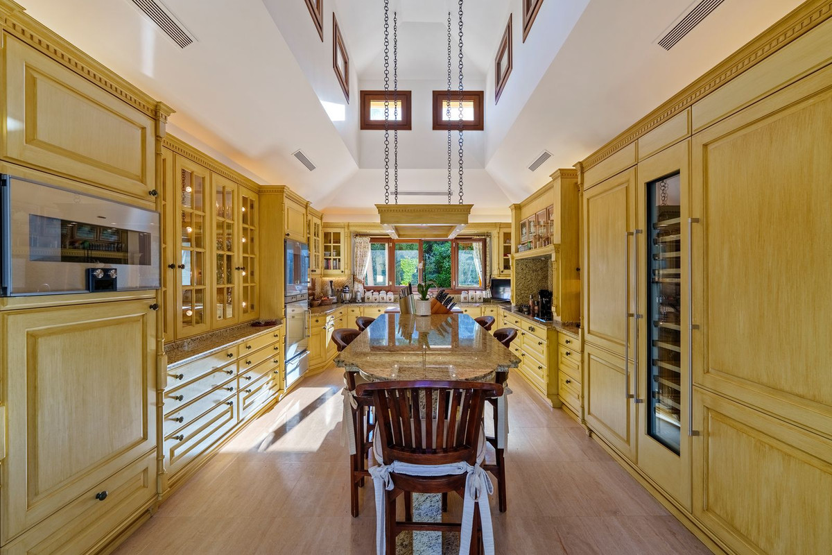 Se vende Villa - Chalet de 6 dormitorios en Costa Del Sol, Málaga, España