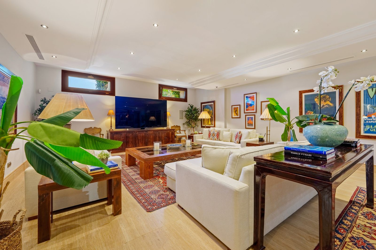 Se vende Villa - Chalet de 6 dormitorios en Costa Del Sol, Málaga, España