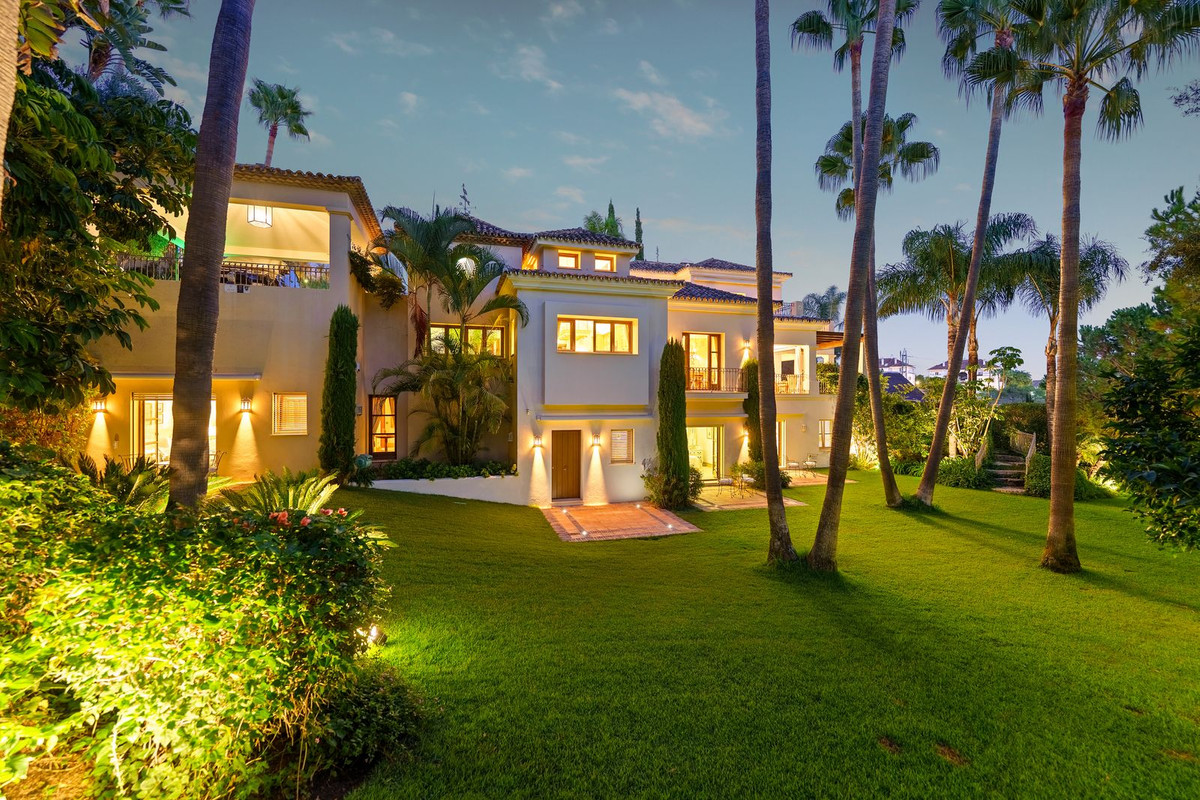 Se vende Villa - Chalet de 6 dormitorios en Costa Del Sol, Málaga, España
