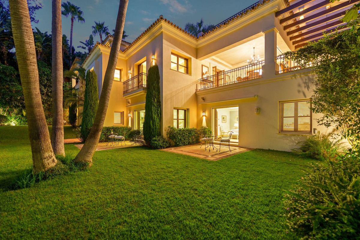 Se vende Villa - Chalet de 6 dormitorios en Costa Del Sol, Málaga, España