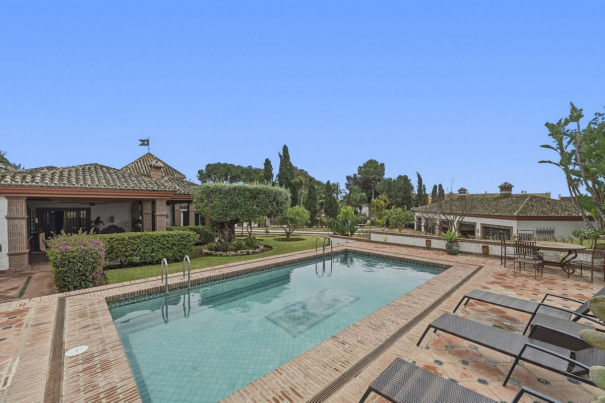 Se vende Villa - Chalet de 4 dormitorios en Costa Del Sol, Málaga, España