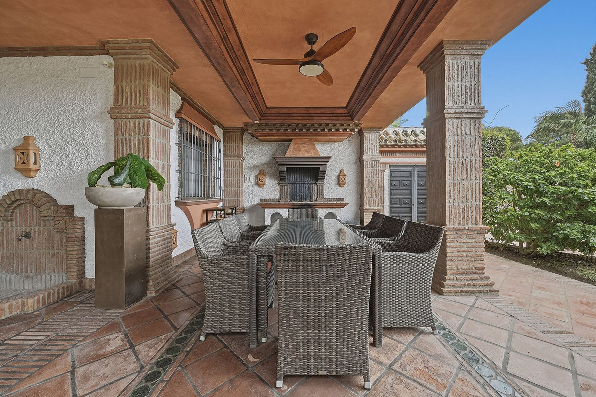 Se vende Villa - Chalet de 4 dormitorios en Costa Del Sol, Málaga, España
