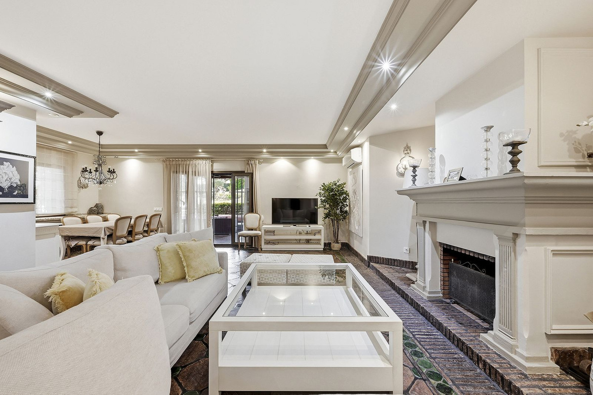 Se vende Villa - Chalet de 4 dormitorios en Costa Del Sol, Málaga, España