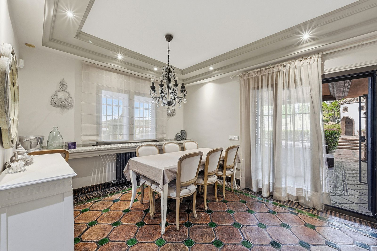 Se vende Villa - Chalet de 4 dormitorios en Costa Del Sol, Málaga, España