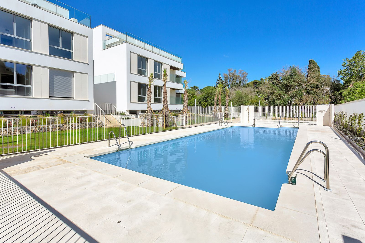 2 Bed Apartment for sale in Elviria Costa Del Sol, Málaga, Spain