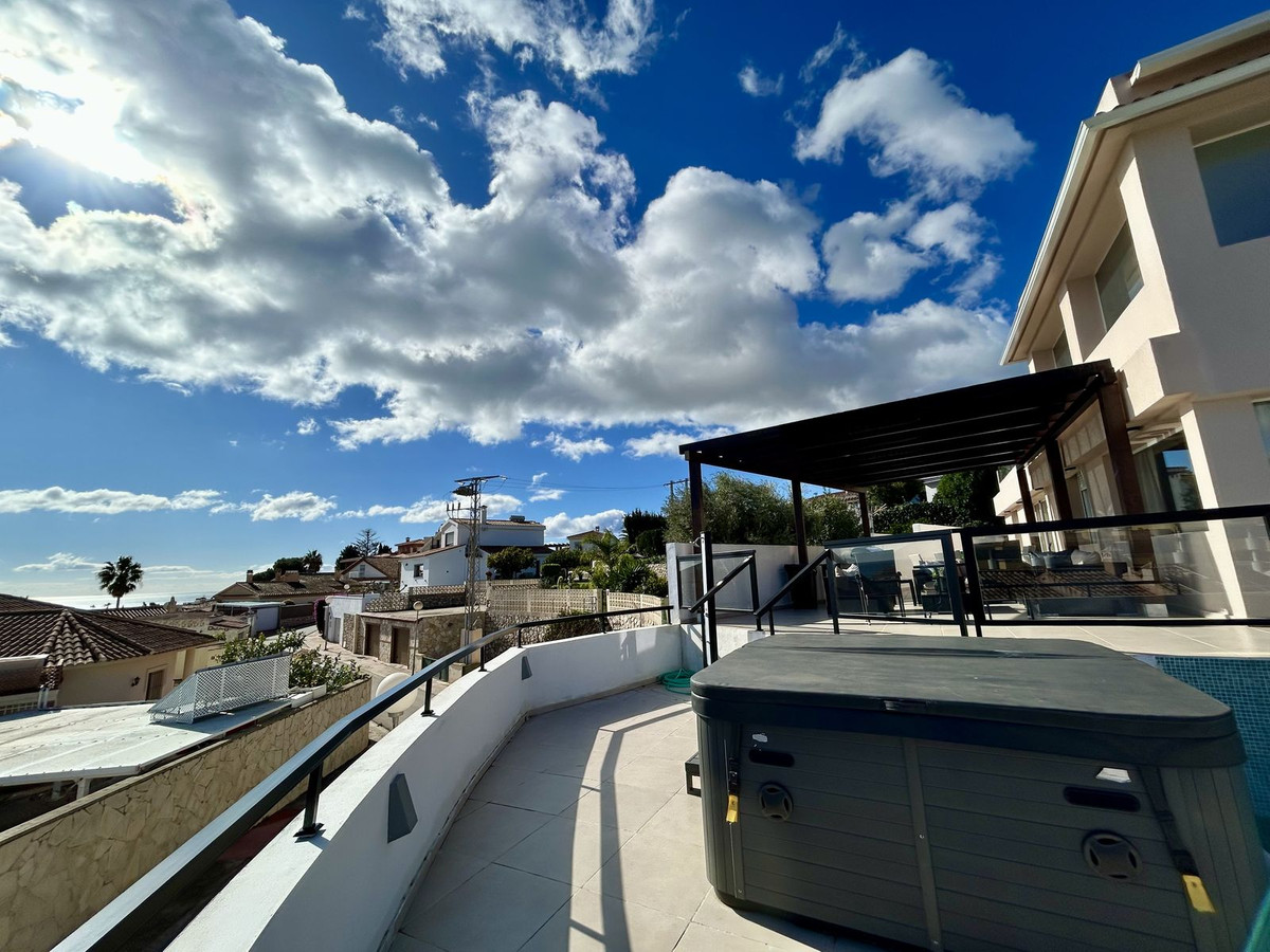 Se vende Villa - Chalet de 6 dormitorios en Costa Del Sol, Málaga, España