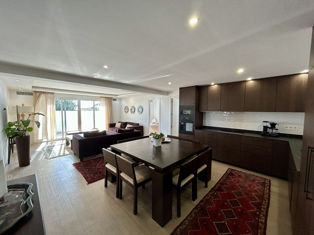 Se vende Villa - Chalet de 6 dormitorios en Costa Del Sol, Málaga, España