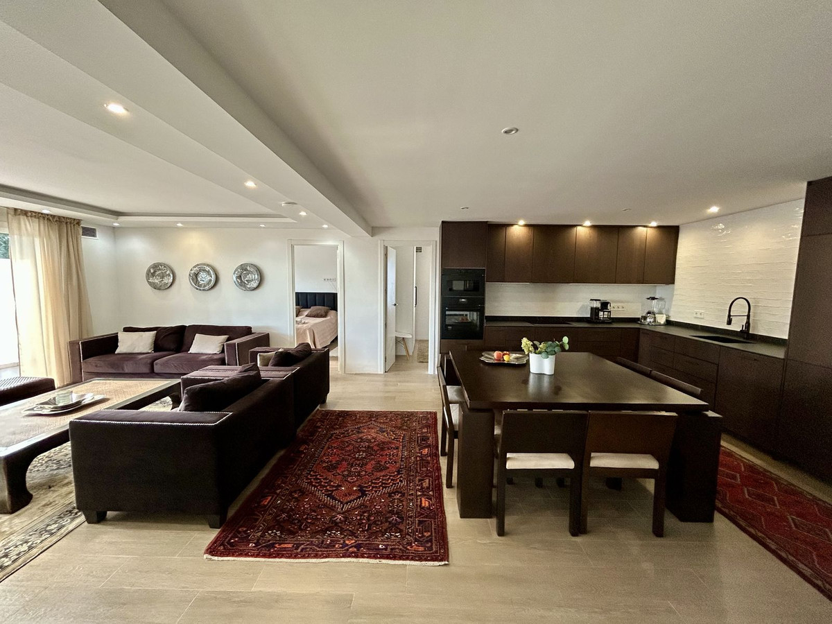 Se vende Villa - Chalet de 6 dormitorios en Costa Del Sol, Málaga, España