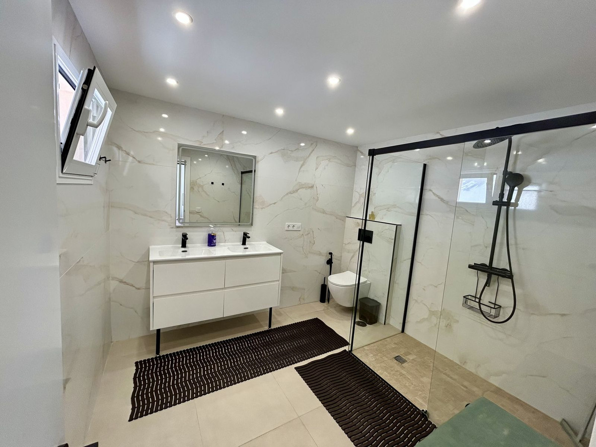 Se vende Villa - Chalet de 6 dormitorios en Costa Del Sol, Málaga, España