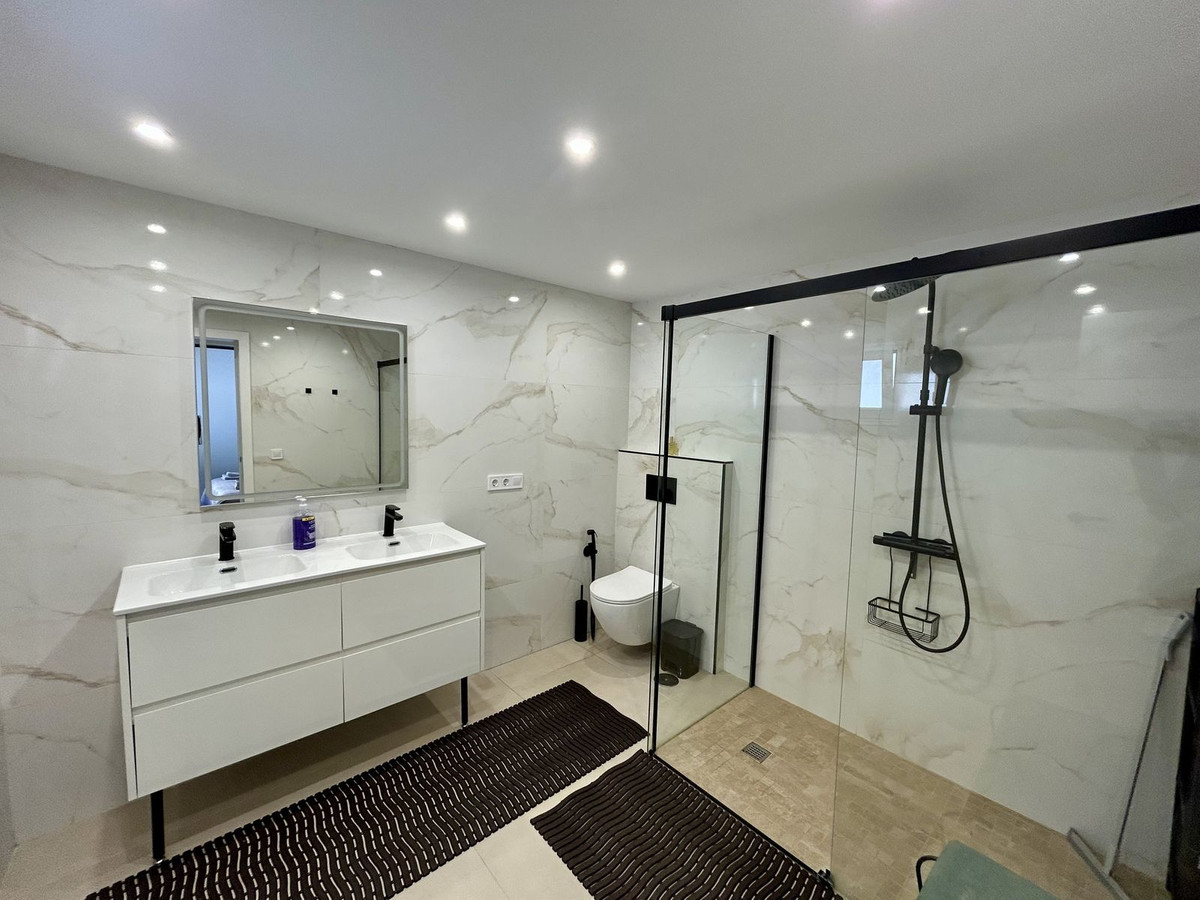 Se vende Villa - Chalet de 6 dormitorios en Costa Del Sol, Málaga, España