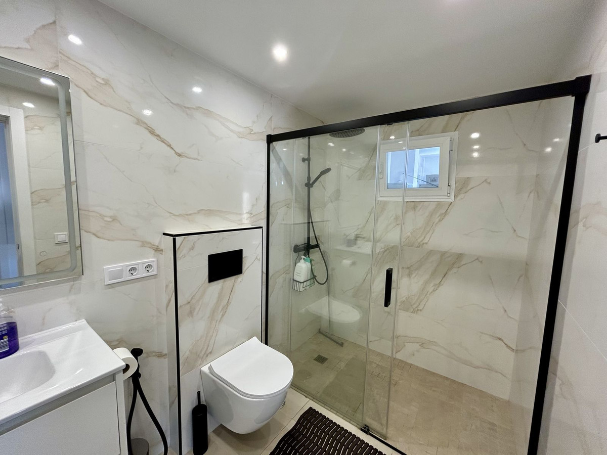 Se vende Villa - Chalet de 6 dormitorios en Costa Del Sol, Málaga, España