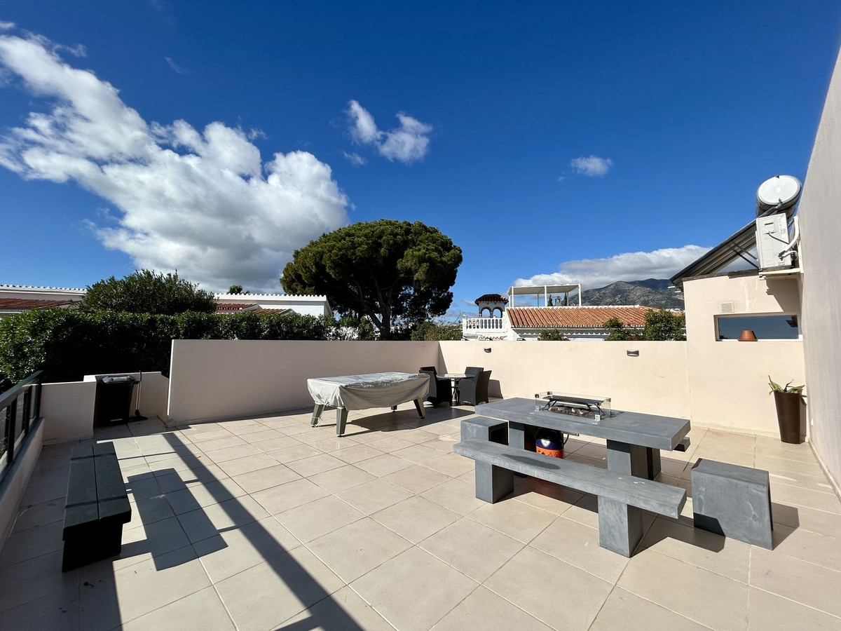 Se vende Villa - Chalet de 6 dormitorios en Costa Del Sol, Málaga, España