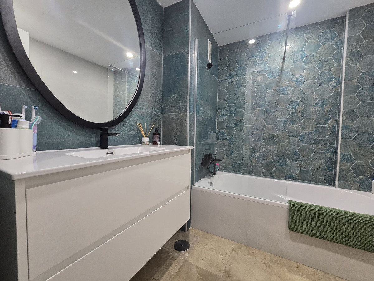 2 Bed Apartment for sale in Calahonda Costa Del Sol, Málaga, Spain