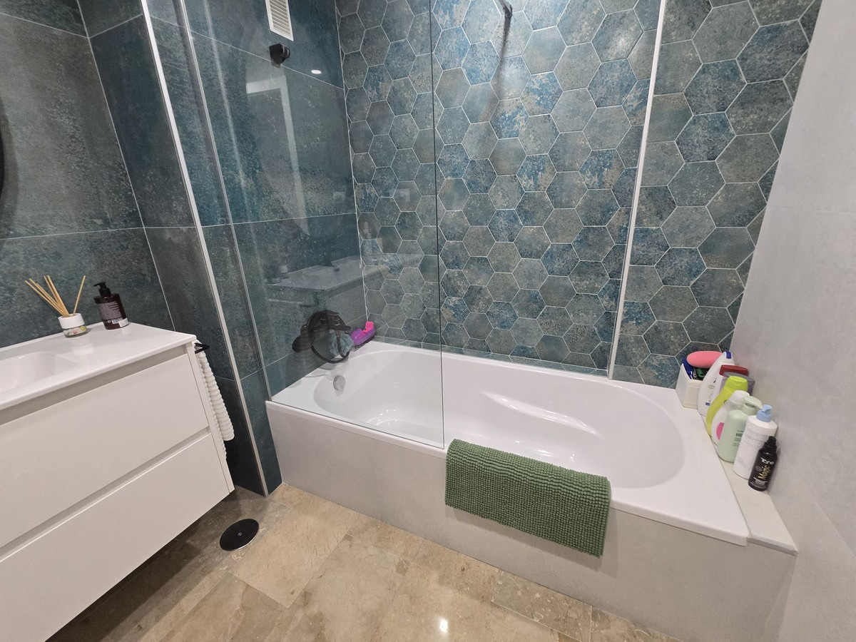 2 Bed Apartment for sale in Calahonda Costa Del Sol, Málaga, Spain