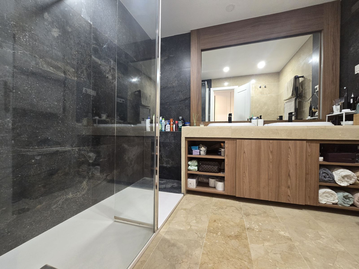 2 Bed Apartment for sale in Calahonda Costa Del Sol, Málaga, Spain