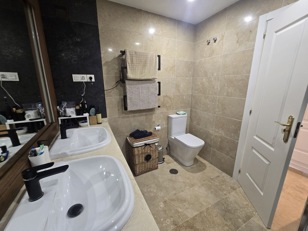2 Bed Apartment for sale in Calahonda Costa Del Sol, Málaga, Spain