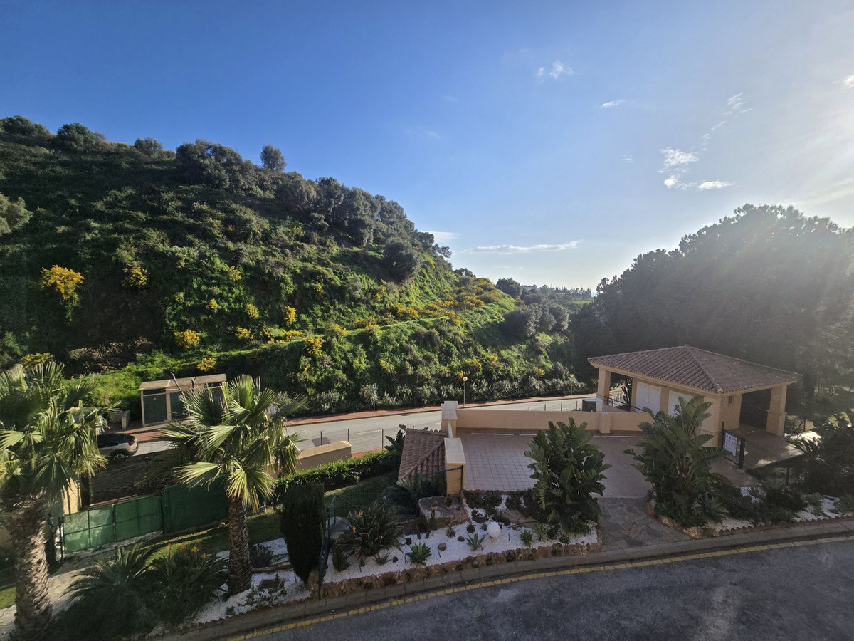2 Bed Apartment for sale in Calahonda Costa Del Sol, Málaga, Spain