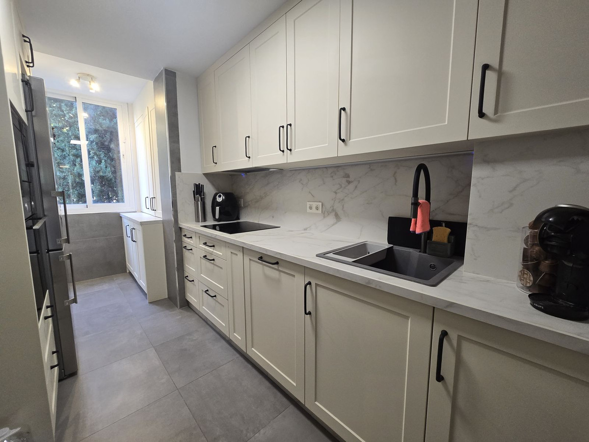 2 Bed Apartment for sale in Calahonda Costa Del Sol, Málaga, Spain