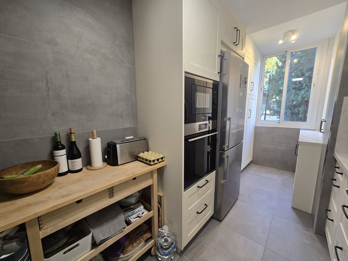 2 Bed Apartment for sale in Calahonda Costa Del Sol, Málaga, Spain