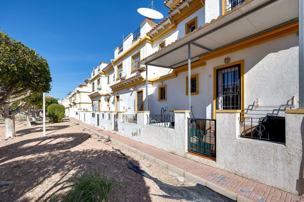 Se vende Adosada de 3 dormitorios en Costa Blanca, Alicante, España