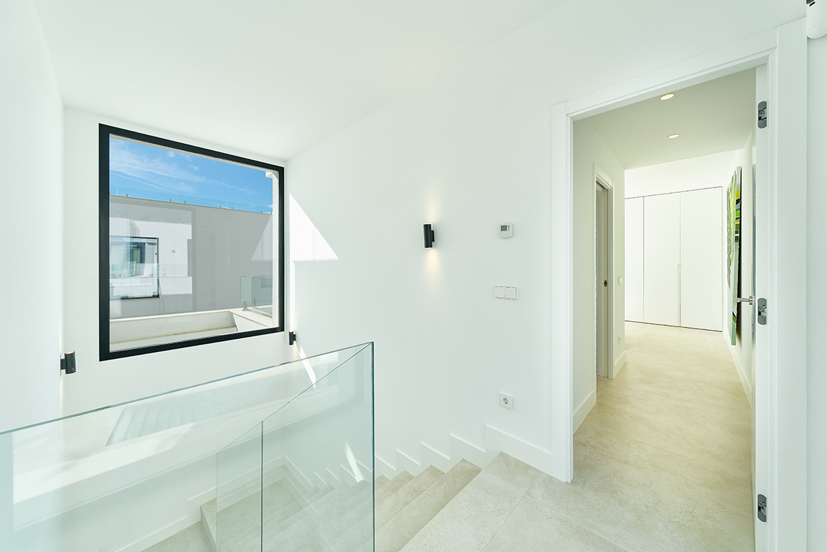 Se vende Villa - Chalet de 4 dormitorios en Costa Del Sol, Málaga, España