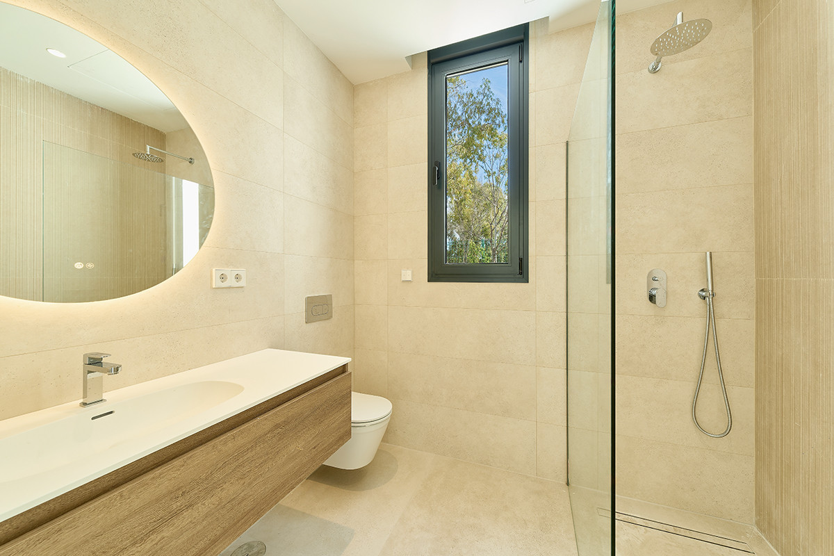 Se vende Villa - Chalet de 4 dormitorios en Costa Del Sol, Málaga, España
