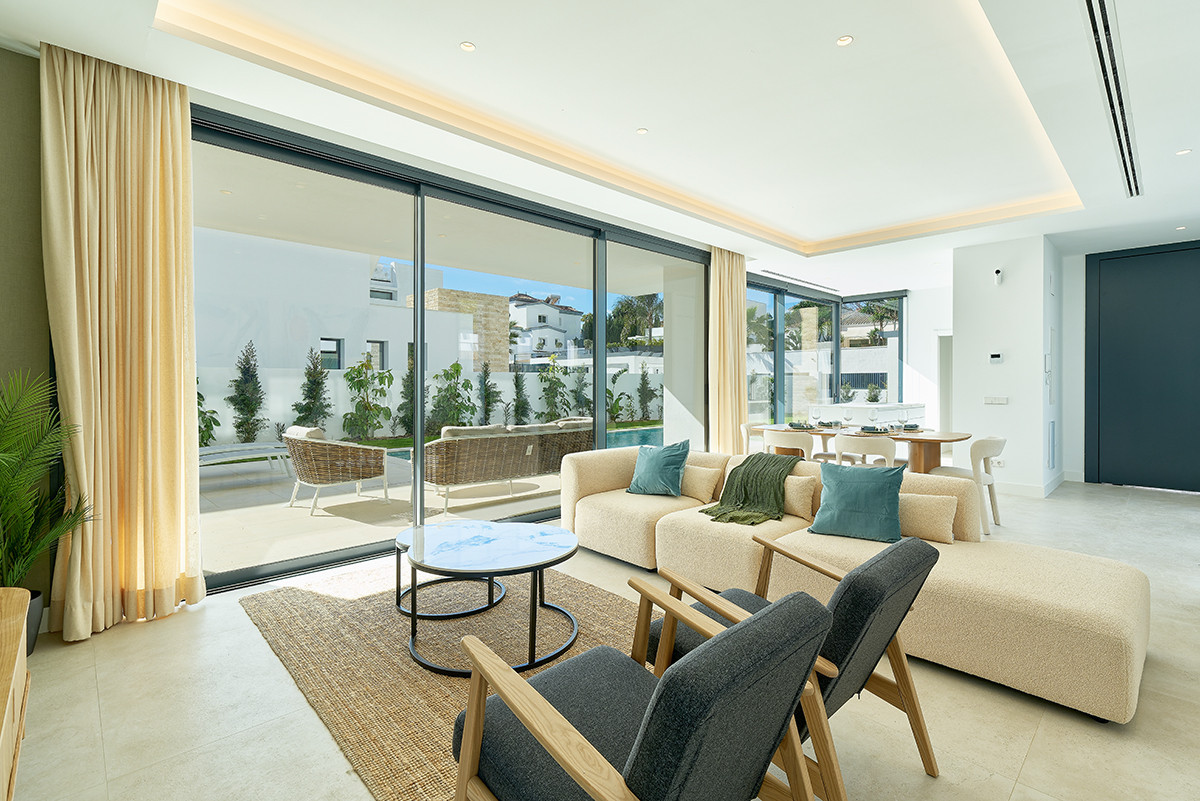 Se vende Villa - Chalet de 4 dormitorios en Costa Del Sol, Málaga, España