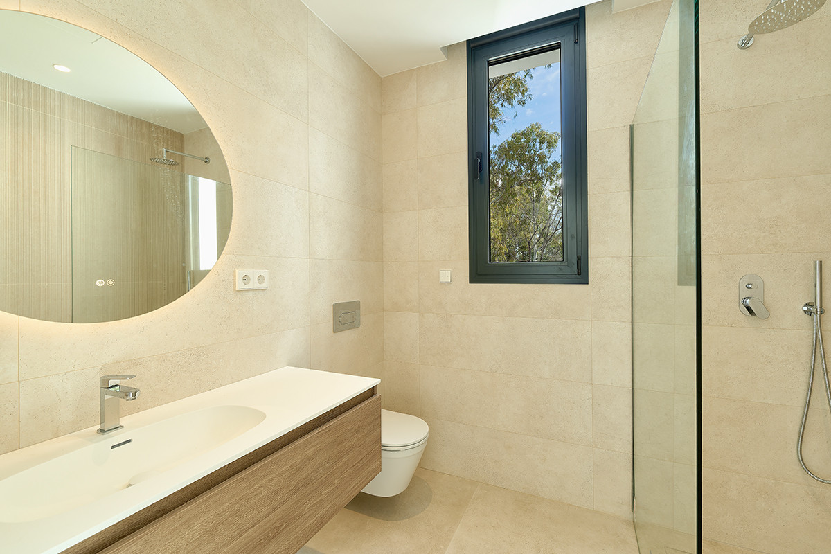 Se vende Villa - Chalet de 4 dormitorios en Costa Del Sol, Málaga, España