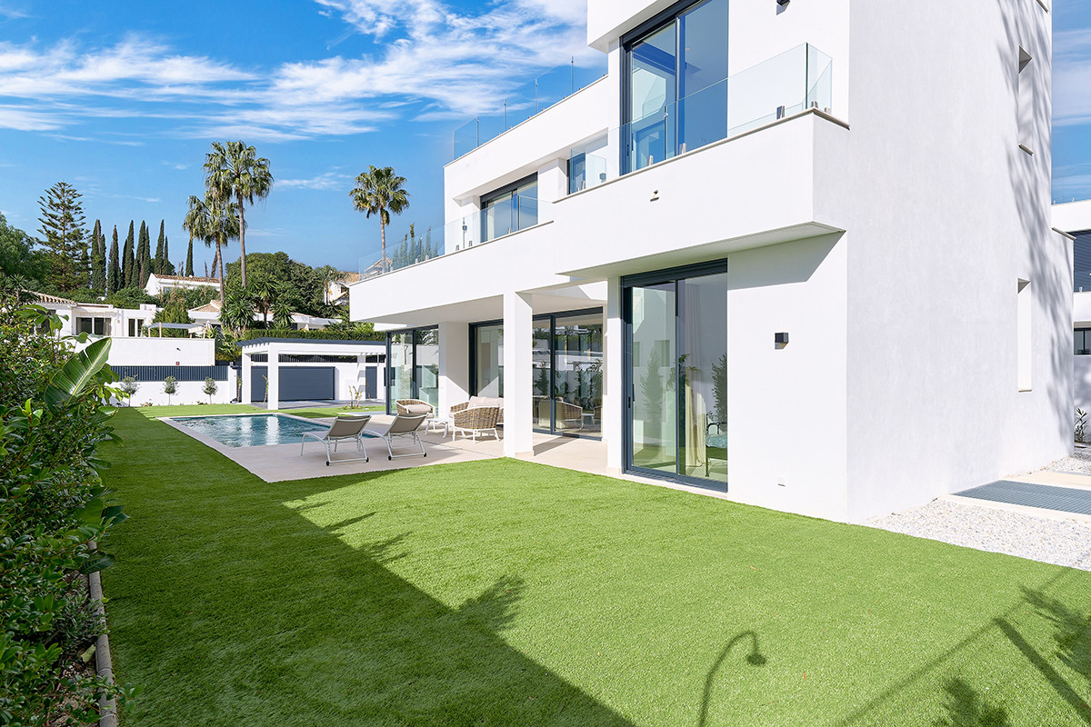 Se vende Villa - Chalet de 4 dormitorios en Costa Del Sol, Málaga, España